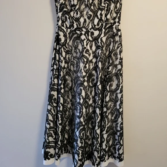 Lace strapless knee length dress - Picture 2 of 3